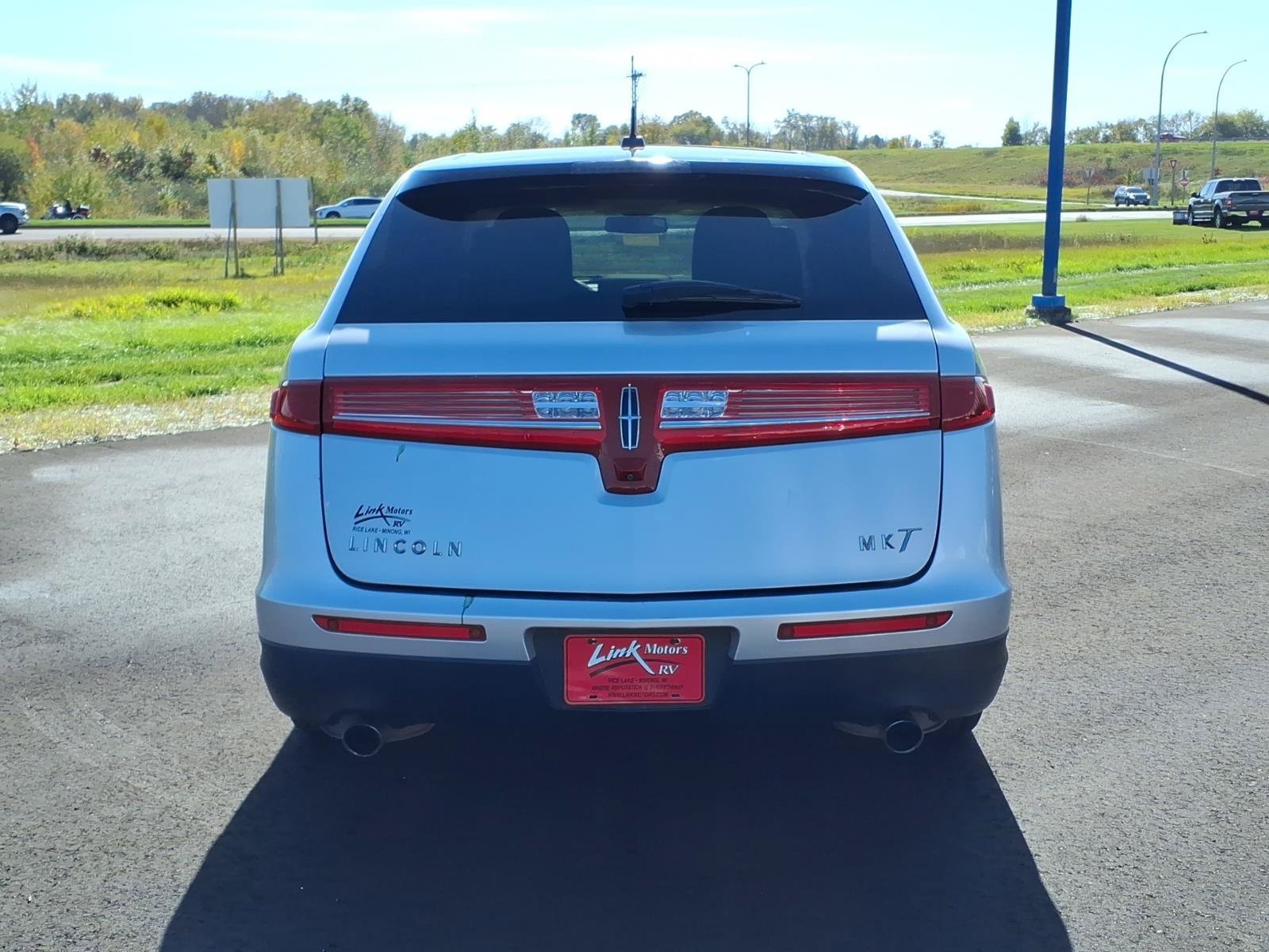 Used 2017 Lincoln MKT AWD w/ Technology Package image 4