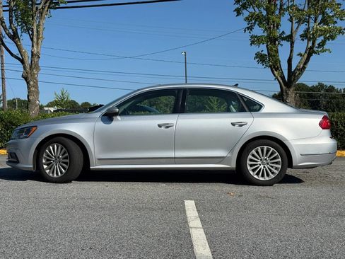 Used 2016 Volkswagen Passat 1.8T SE FWD image 4