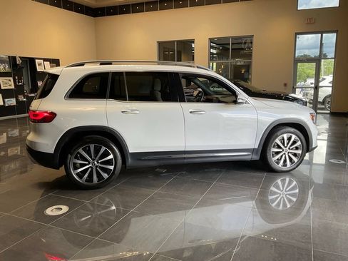 Used 2023 Mercedes-Benz GLB 250 4MATIC w/ Premium Package image 6