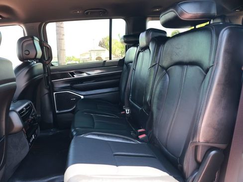 Used 2023 Jeep Wagoneer Series II AWD/4WD image 34