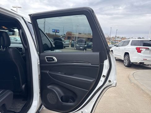 Used 2022 Jeep Grand Cherokee Limited image 31