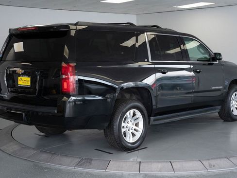 Used 2016 Chevrolet Suburban LT w/ Luxury Package AWD/4WD image 4