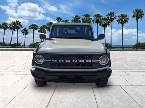 New 2025 Ford Bronco 2-Door image 3