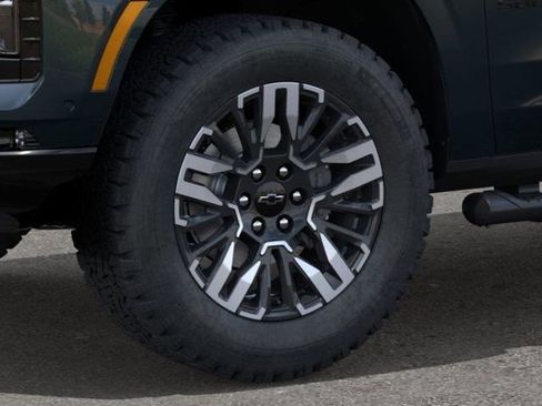 New 2026 Chevrolet Suburban Z71 w/ Comfort Package AWD/4WD image 9