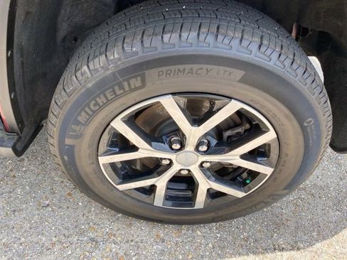 Used 2025 Jeep Grand Cherokee L Limited image 8