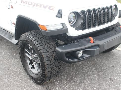 Used 2024 Jeep Gladiator Mojave image 9