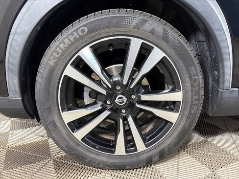 Used 2019 Nissan Kicks SV FWD image 12