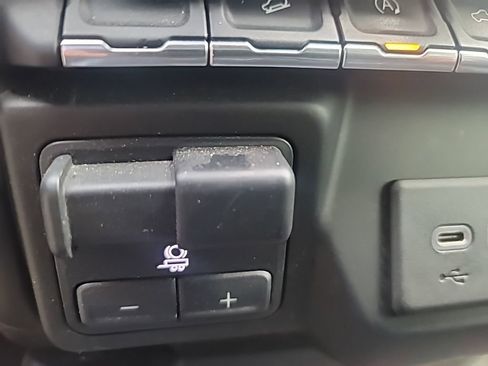 Used 2020 Chevrolet Silverado 1500 RST image 21