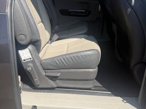 Used 2017 Kia Sedona EX FWD image 12