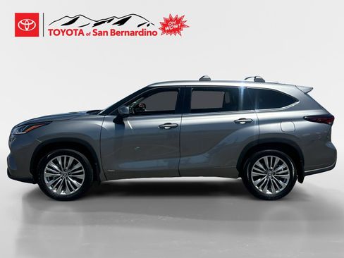 Certified 2026 Toyota Highlander Platinum AWD/4WD image 2
