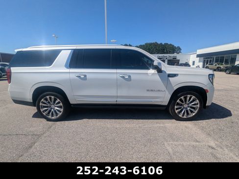 Used 2021 GMC Yukon XL Denali w/ Denali Premium Package AWD/4WD image 3