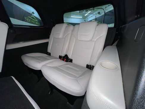Used 2015 Mercedes-Benz GL 550 4MATIC image 30