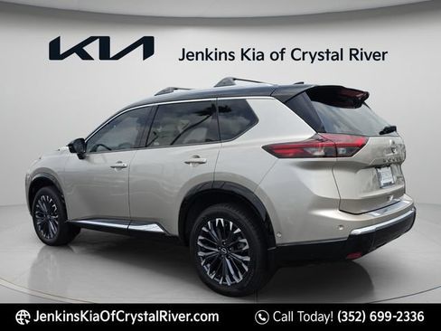 Used 2025 Nissan Rogue Platinum w/ Platinum Premium Package AWD/4WD image 11