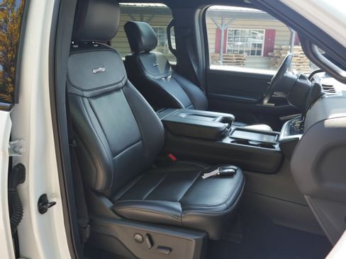 Certified 2025 Ford Expedition Max Platinum w/ Stealth Appearance Package AWD/4WD image 30