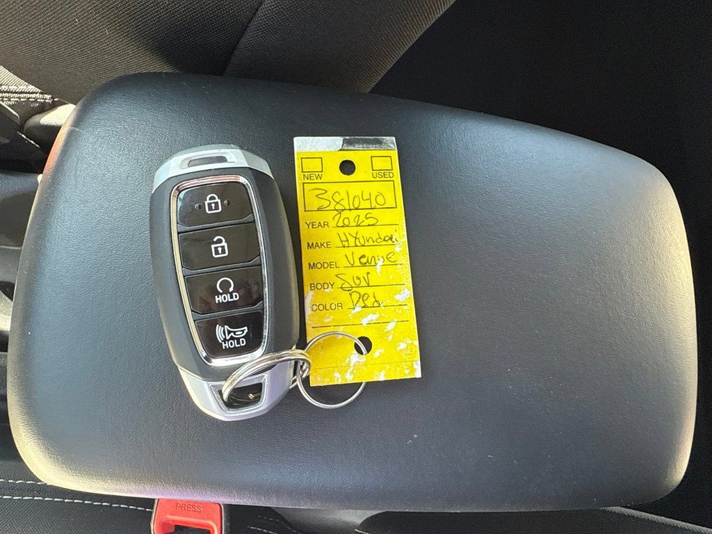 Used 2025 Hyundai Venue SEL FWD image 15