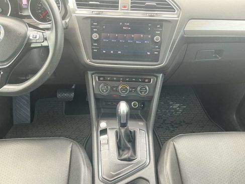 Used 2020 Volkswagen Tiguan SE w/ Panoramic Sunroof Package FWD image 20