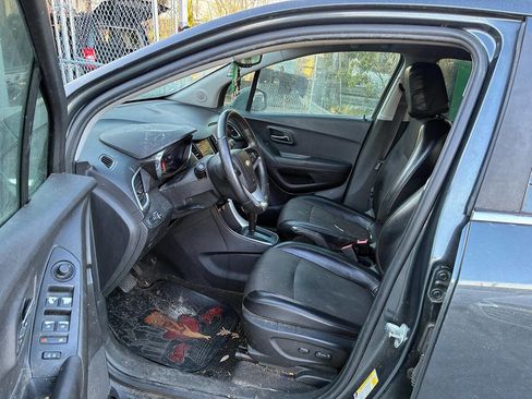 Used 2019 Chevrolet Trax LT w/ LT Convenience Package image 8