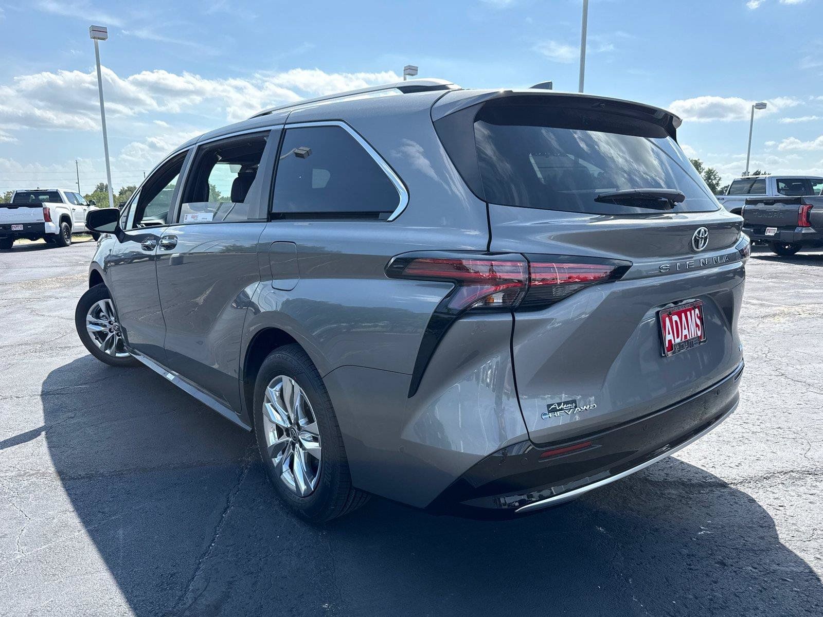 Used 2026 Toyota Sienna Limited AWD/4WD image 6