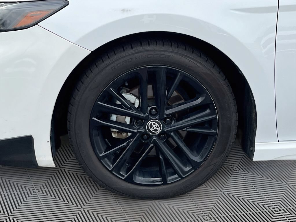 Used 2025 Toyota Camry SE FWD image 11