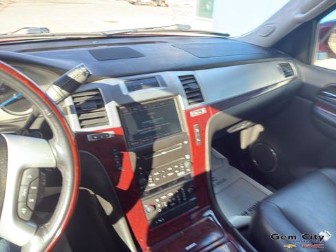 Used 2009 Cadillac Escalade AWD image 17