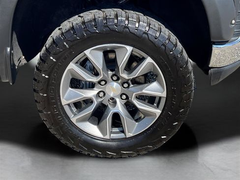 Used 2022 Chevrolet Silverado 1500 LT AWD/4WD image 6