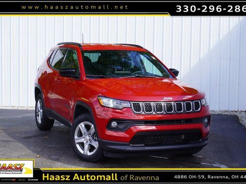 Used 2024 Jeep Compass Latitude image 1
