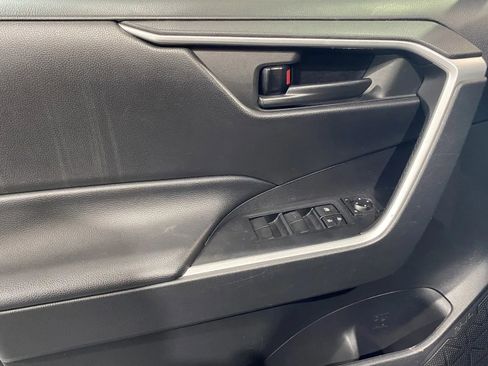 Used 2020 Toyota RAV4 LE image 12