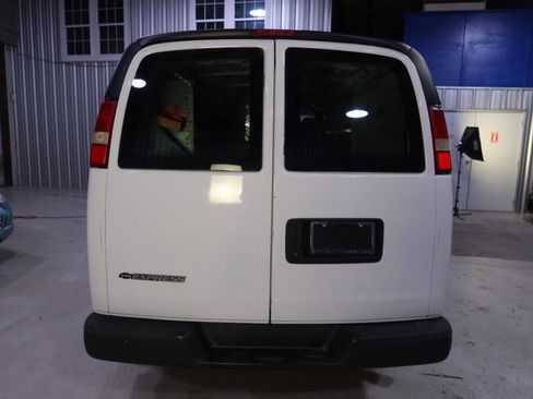 Used 2009 Chevrolet Express 2500 image 4