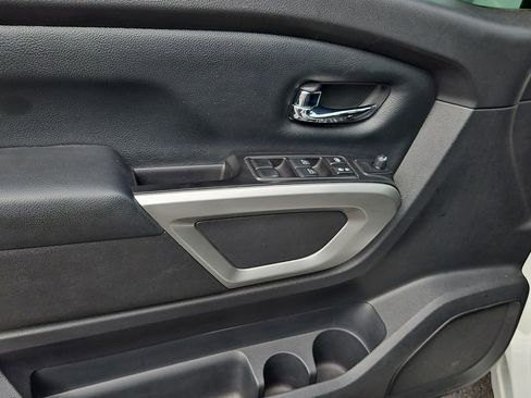 Used 2018 Nissan Titan SV w/ SV Convenience Package RWD image 20