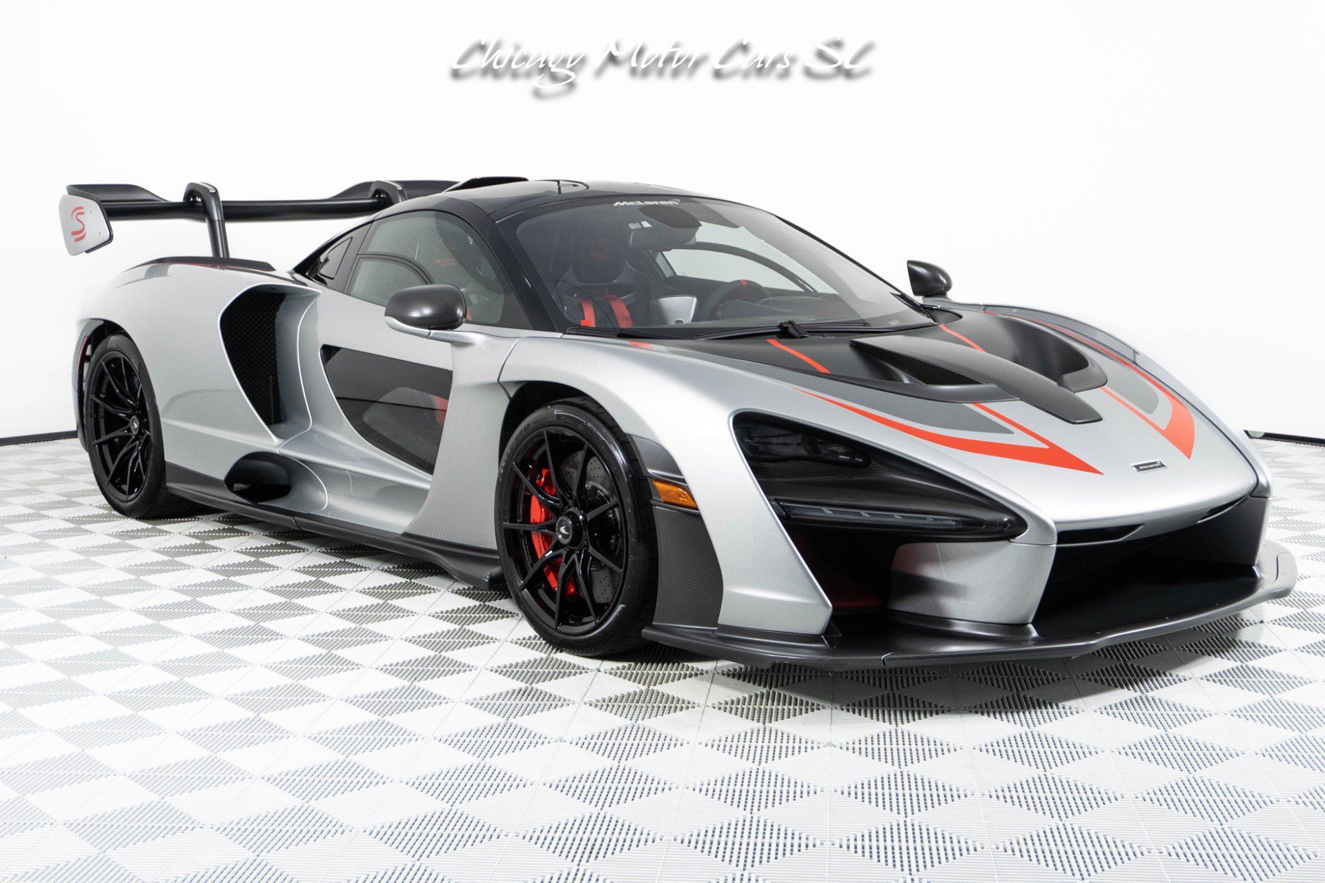 Used 2019 McLaren Senna RWD image 12