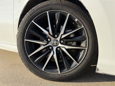 Used 2024 Toyota Camry SE image 10