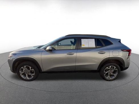 Used 2025 Chevrolet Trax LT image 8