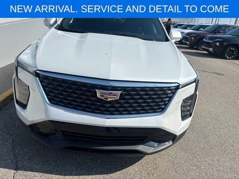 Used 2024 Cadillac XT4 Premium Luxury w/ Cold Weather Package AWD/4WD image 4