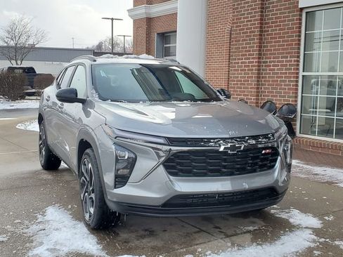 New 2025 Chevrolet Trax RS w/ Sunroof Package image 3