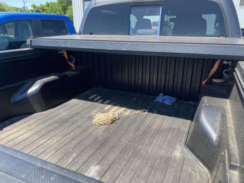 Used 2019 Toyota Tacoma TRD Sport RWD image 11