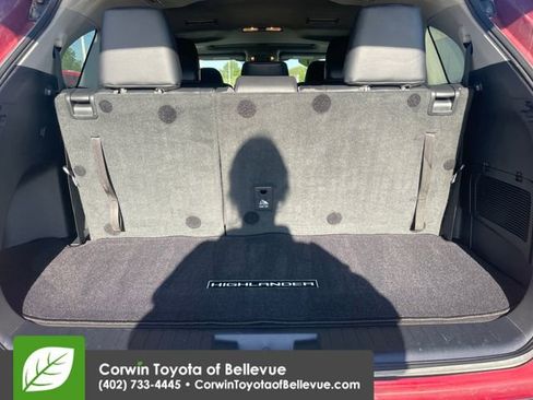 Used 2021 Toyota Highlander XLE w/ Protection Package #3 (TMS) AWD/4WD image 29