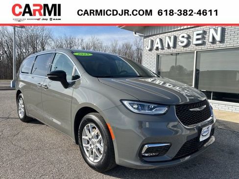 New 2025 Chrysler Pacifica Select image 1