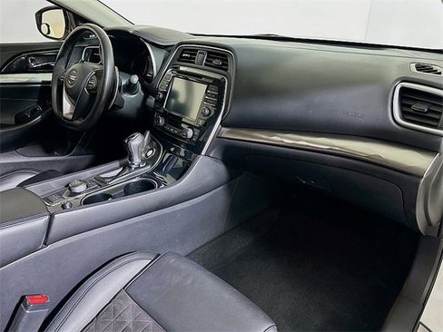 Used 2017 Nissan Maxima SR w/ Midnight Edition image 27
