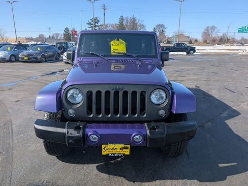 Used 2018 Jeep Wrangler Unlimited Sahara image 3