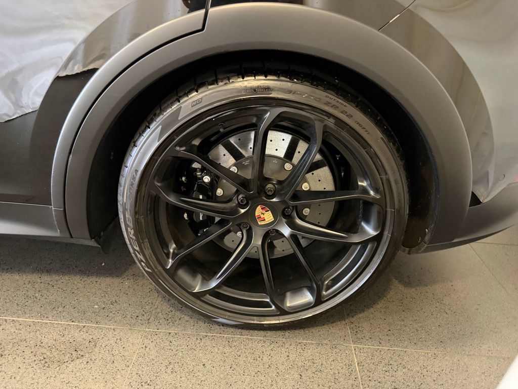 Certified 2025 Porsche Cayenne Turbo GT AWD/4WD image 11