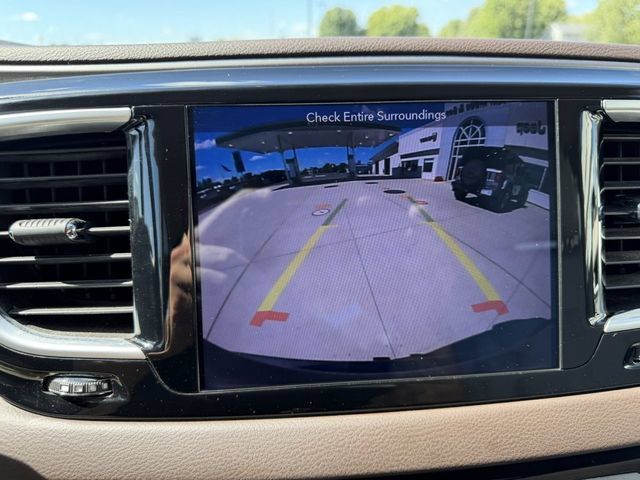Used 2018 Chrysler Pacifica Touring-L Plus FWD image 19