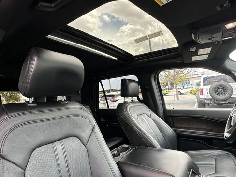 Used 2020 Ford Expedition Limited w/ Equipment Group 302A AWD/4WD image 18