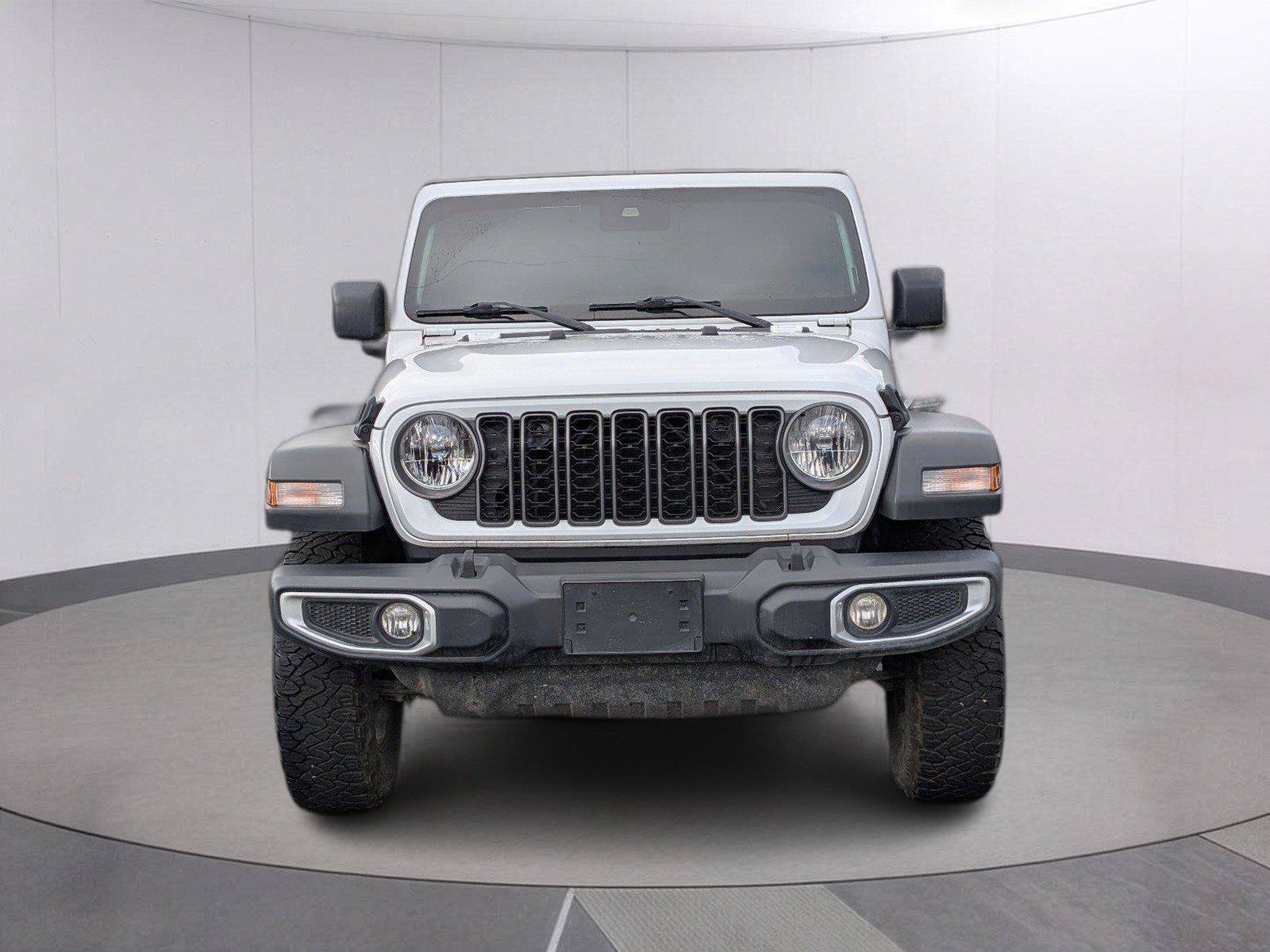 Used 2025 Jeep Gladiator Sport AWD/4WD image 9