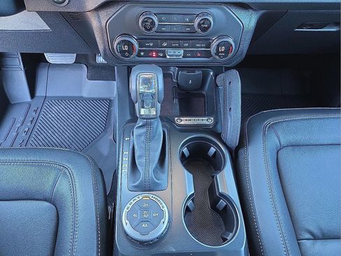New 2025 Ford Bronco Outer Banks w/ Sasquatch Package AWD/4WD image 25