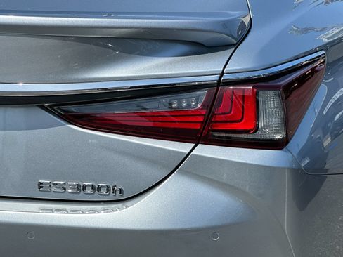 Used 2023 Lexus ES 300h w/ Premium Package FWD image 32