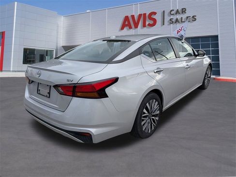 Used 2024 Nissan Altima 2.5 SV image 6
