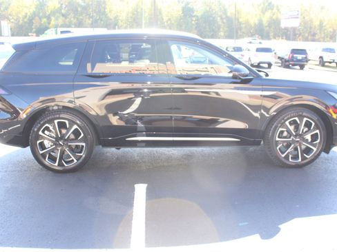 Used 2024 Lincoln Nautilus Reserve w/ Equipment Group 203A image 5