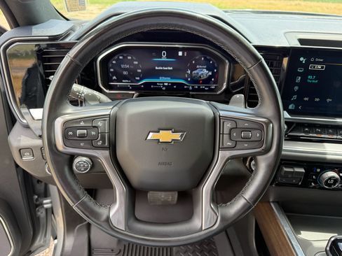 Used 2023 Chevrolet Silverado 1500 High Country w/ Technology Package AWD/4WD image 19