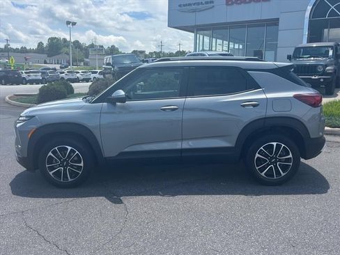 Used 2024 Chevrolet TrailBlazer LT w/ LT Cold Weather Package FWD image 22