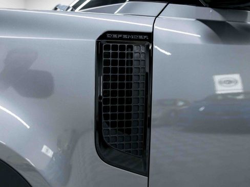 Used 2023 Land Rover Defender 130 SE image 37